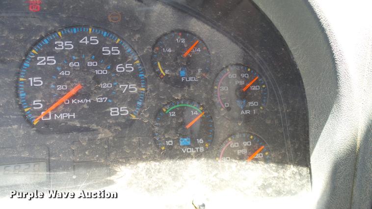 image for item DA6794 2004 International DuraStar 4300 winch truck