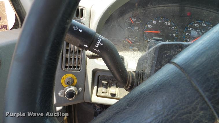 image for item DA6794 2004 International DuraStar 4300 winch truck