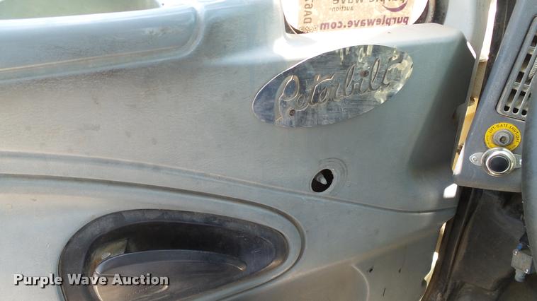 image for item DA6794 2004 International DuraStar 4300 winch truck