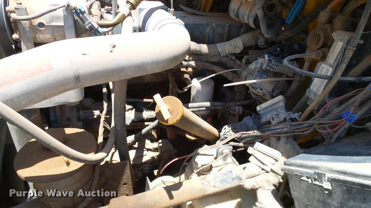 image for item DA6794 2004 International DuraStar 4300 winch truck