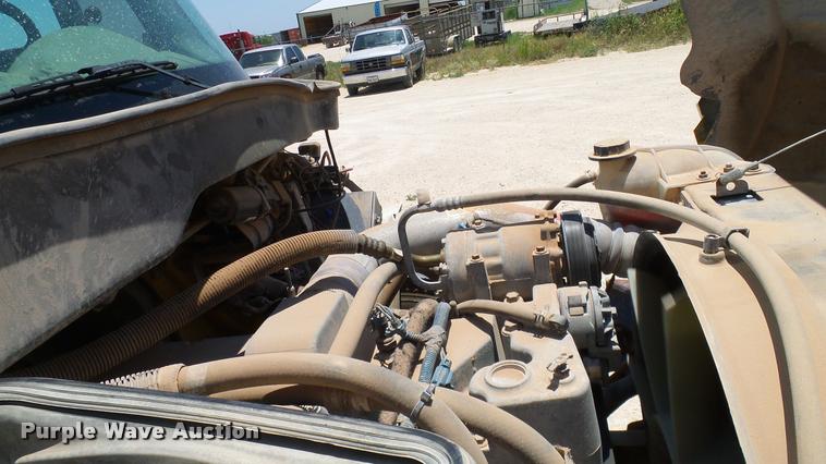 image for item DA6794 2004 International DuraStar 4300 winch truck