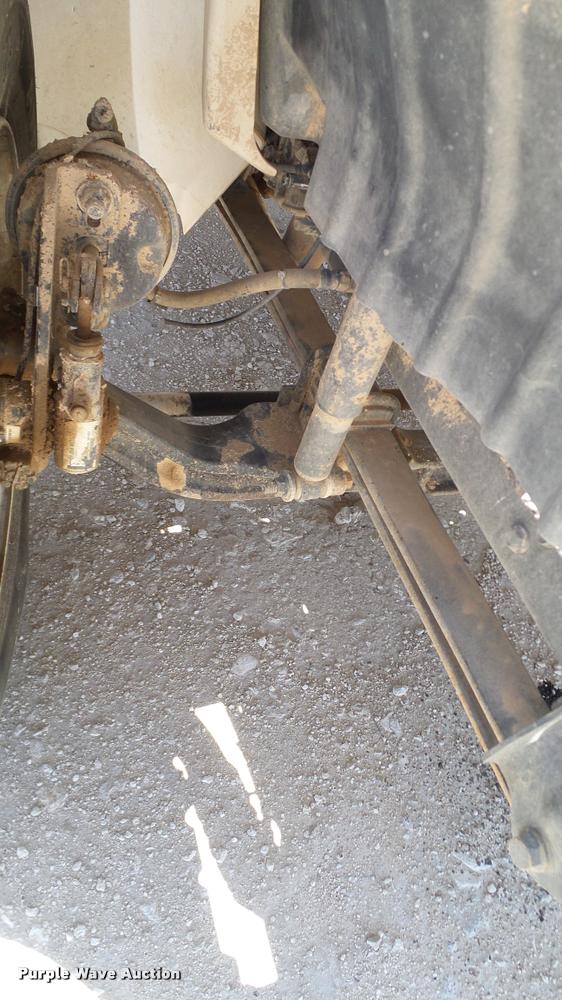 image for item DA6794 2004 International DuraStar 4300 winch truck