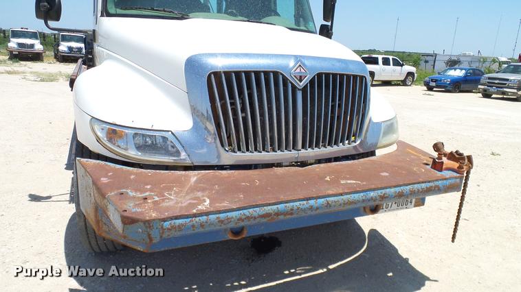 image for item DA6794 2004 International DuraStar 4300 winch truck