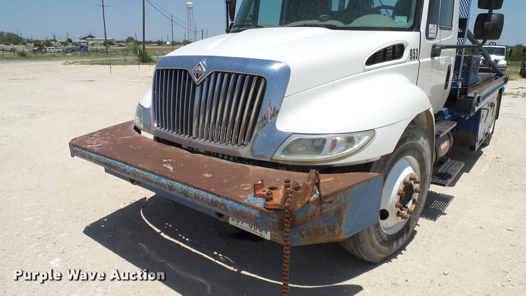 image for item DA6794 2004 International DuraStar 4300 winch truck