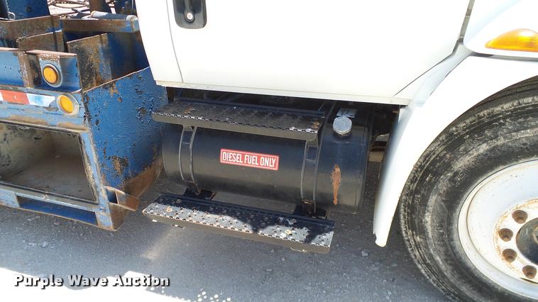 image for item DA6794 2004 International DuraStar 4300 winch truck