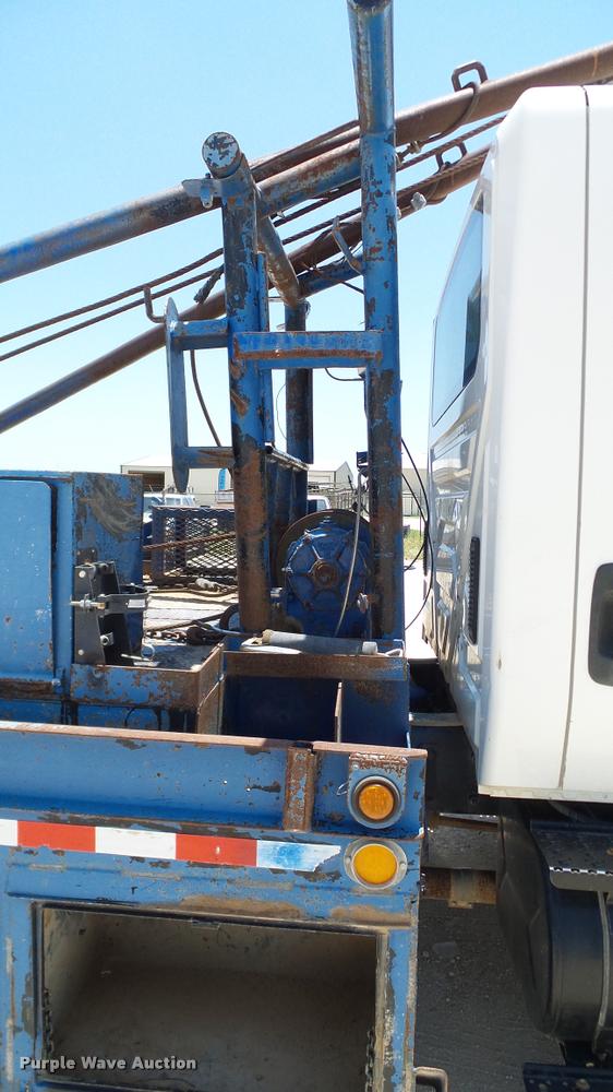 image for item DA6794 2004 International DuraStar 4300 winch truck