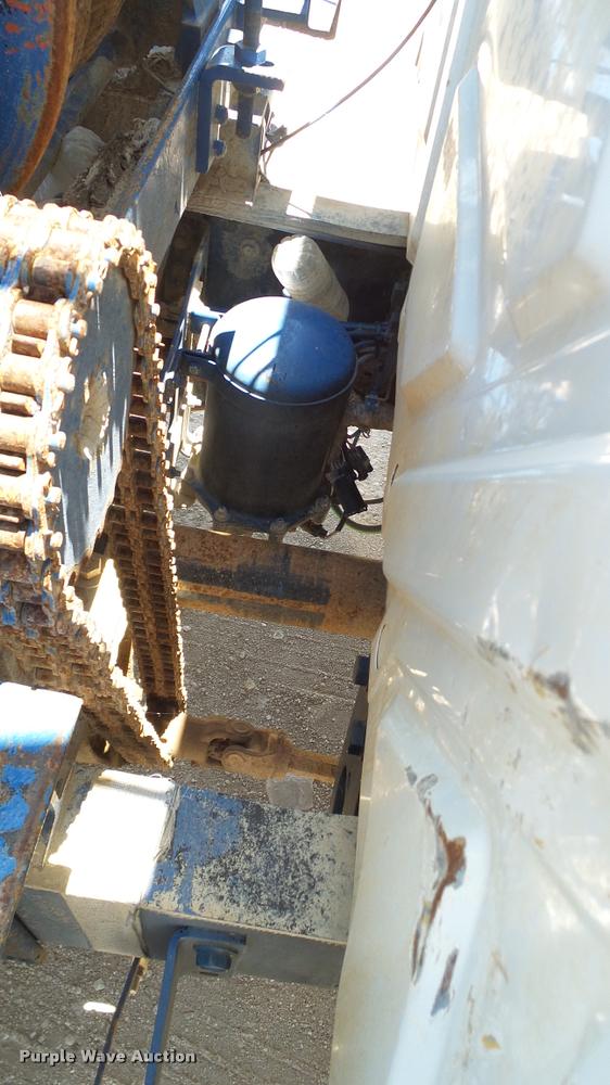 image for item DA6794 2004 International DuraStar 4300 winch truck