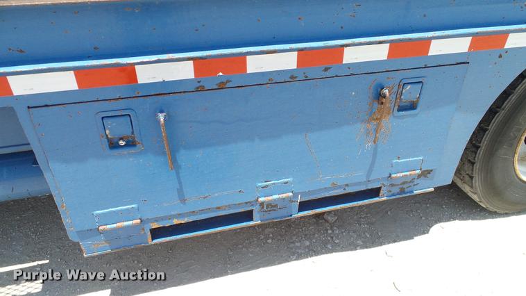 image for item DA6794 2004 International DuraStar 4300 winch truck