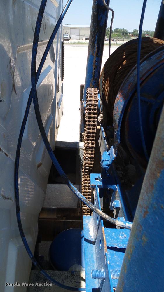 image for item DA6794 2004 International DuraStar 4300 winch truck