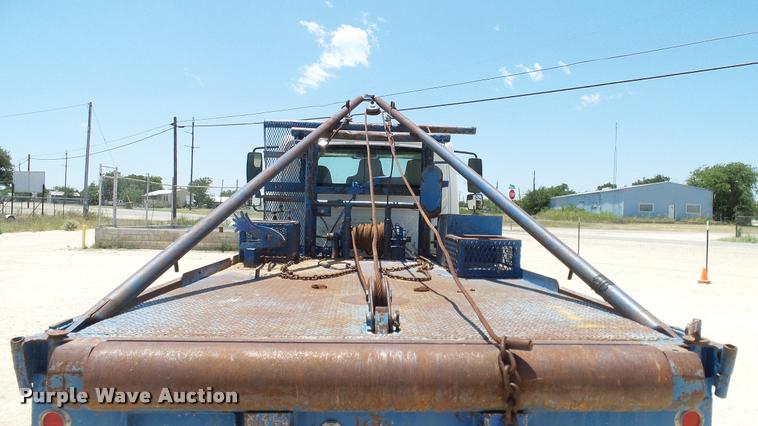 image for item DA6794 2004 International DuraStar 4300 winch truck