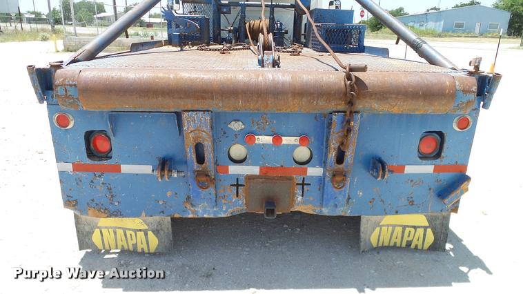 image for item DA6794 2004 International DuraStar 4300 winch truck