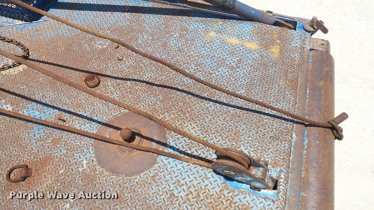 image for item DA6794 2004 International DuraStar 4300 winch truck