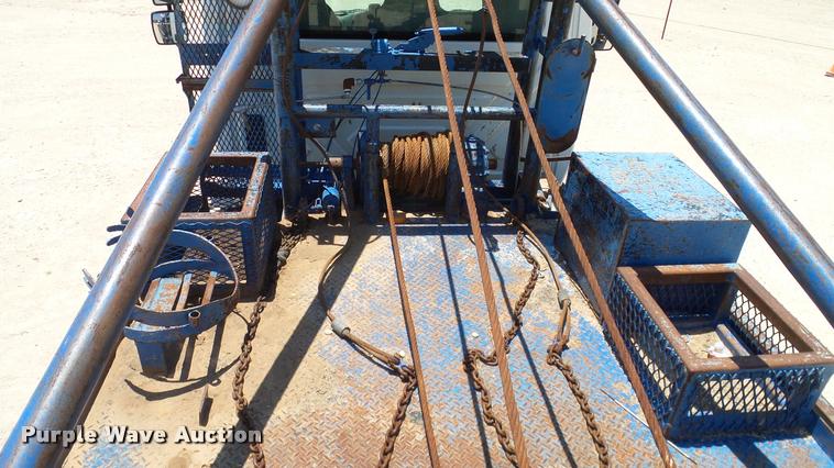 image for item DA6794 2004 International DuraStar 4300 winch truck