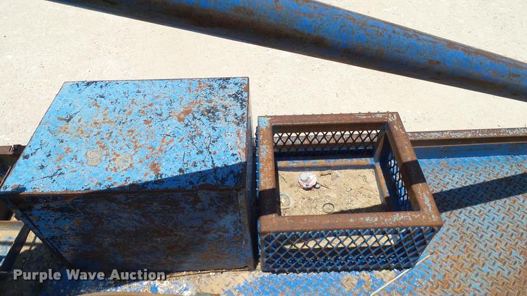 image for item DA6794 2004 International DuraStar 4300 winch truck