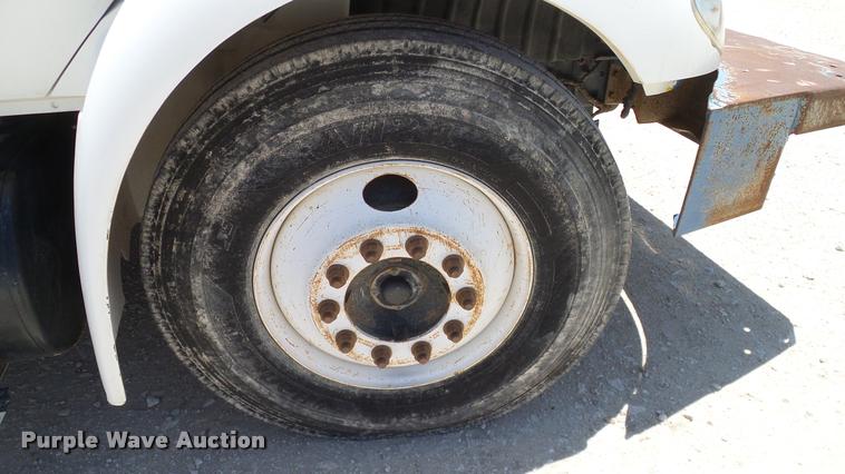 image for item DA6794 2004 International DuraStar 4300 winch truck