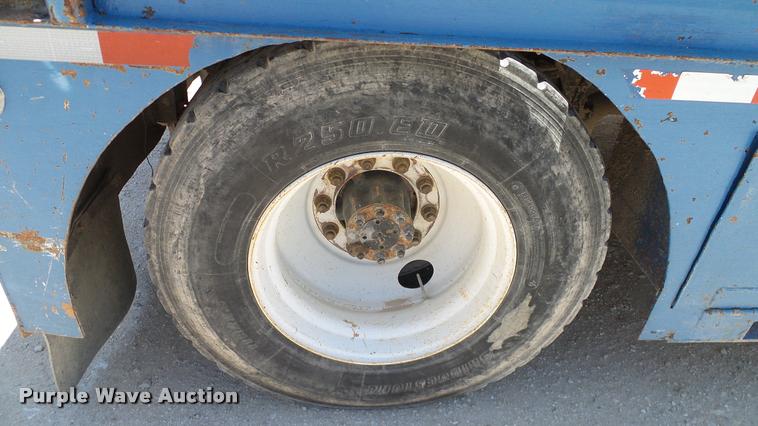 image for item DA6794 2004 International DuraStar 4300 winch truck