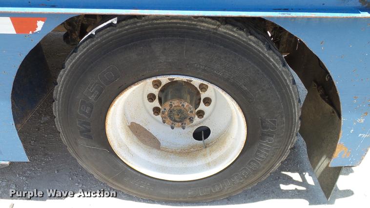 image for item DA6794 2004 International DuraStar 4300 winch truck