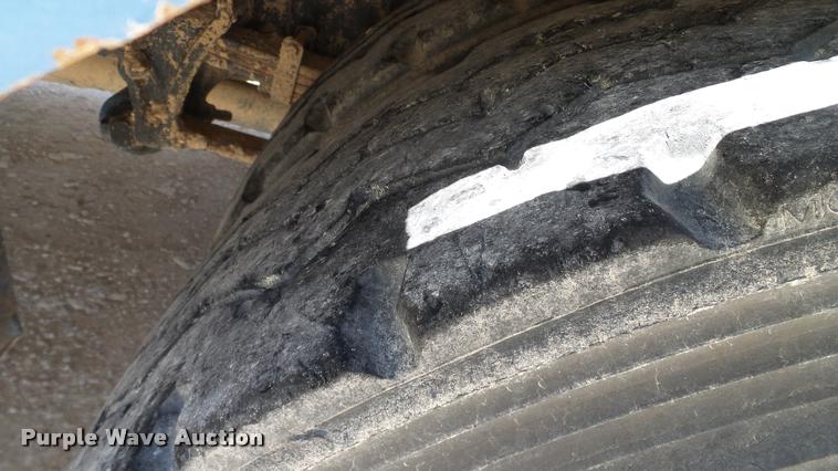 image for item DA6794 2004 International DuraStar 4300 winch truck