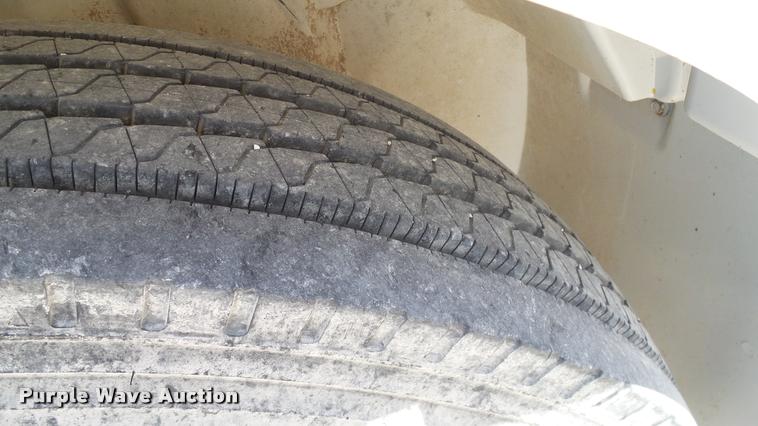 image for item DA6794 2004 International DuraStar 4300 winch truck