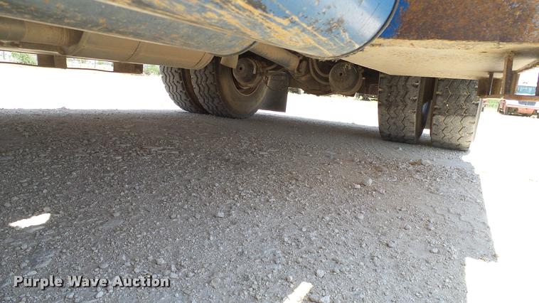 image for item DA6794 2004 International DuraStar 4300 winch truck