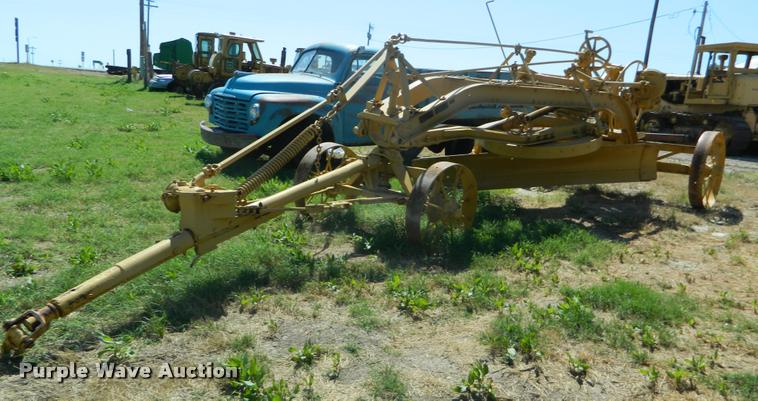 image for item DB1053 Caterpillar grader