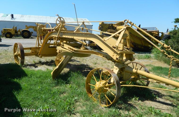 image for item DB1053 Caterpillar grader