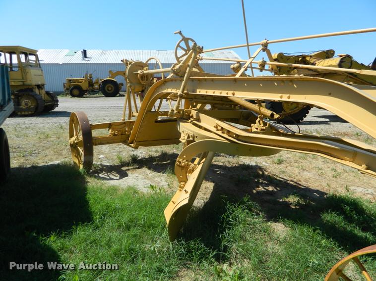 image for item DB1053 Caterpillar grader