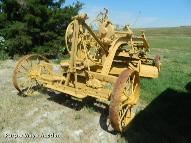 image for item DB1053 Caterpillar grader