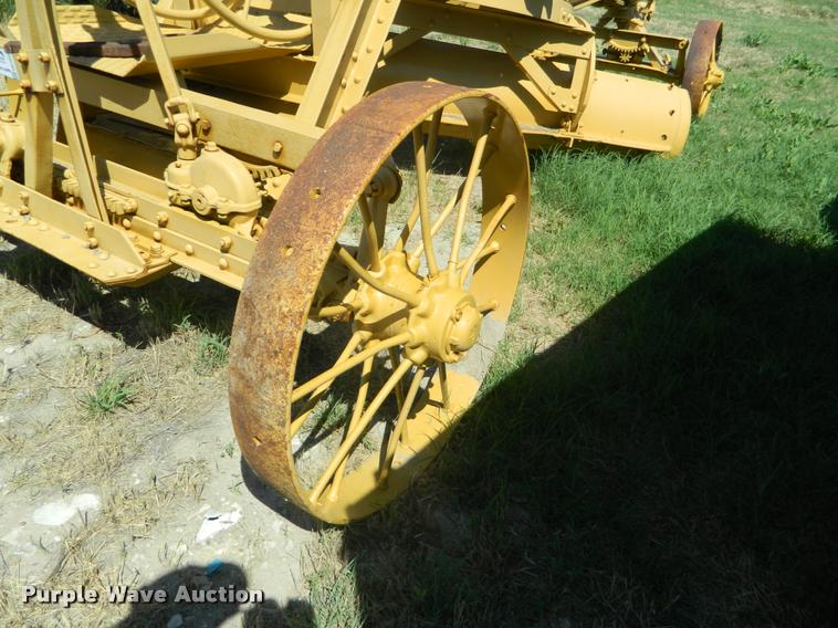 image for item DB1053 Caterpillar grader