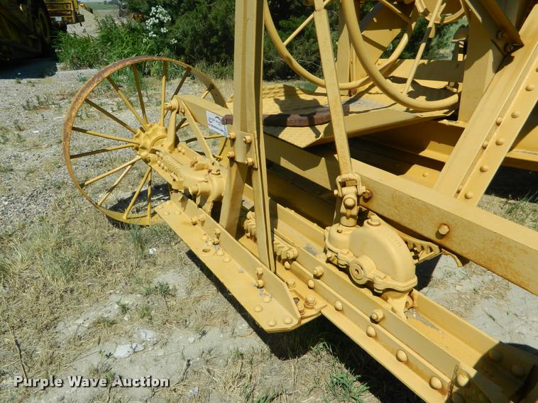 image for item DB1053 Caterpillar grader