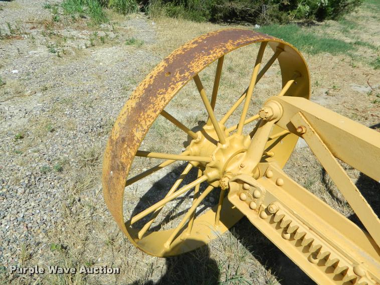 image for item DB1053 Caterpillar grader