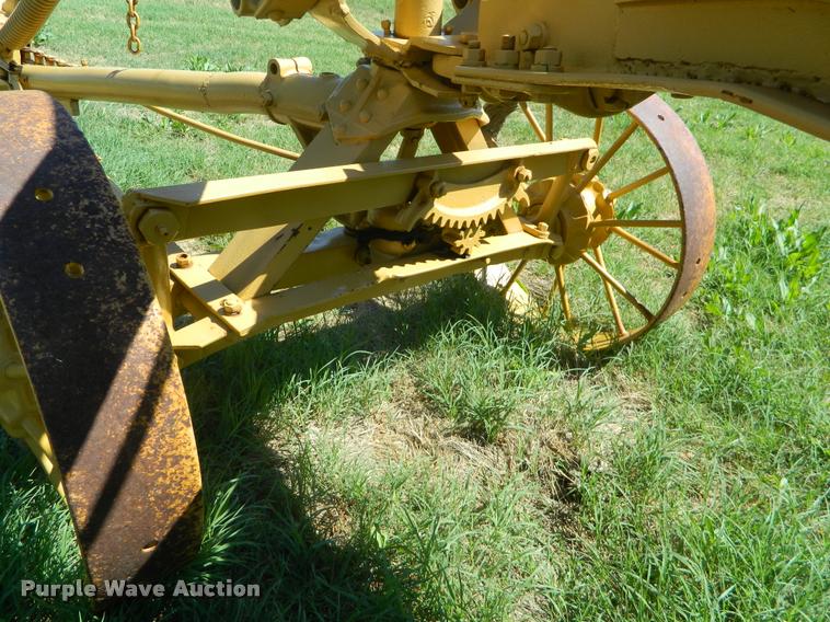 image for item DB1053 Caterpillar grader