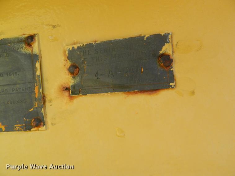 image for item DB1053 Caterpillar grader