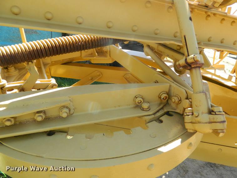 image for item DB1053 Caterpillar grader