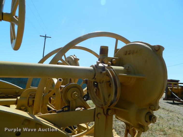 image for item DB1053 Caterpillar grader