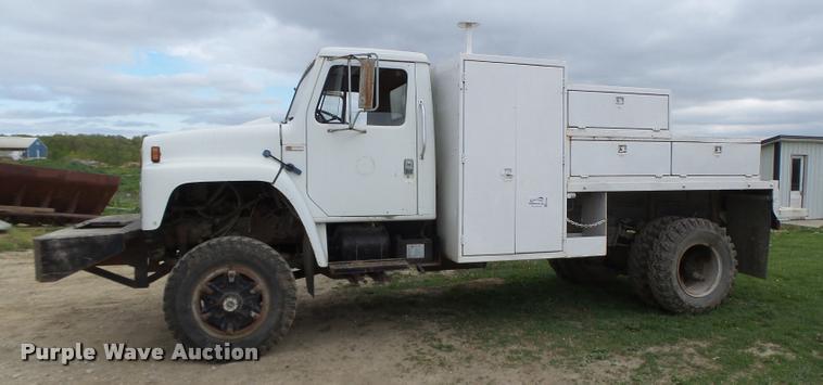 image for item DB1308 1980 International 1854 service truck