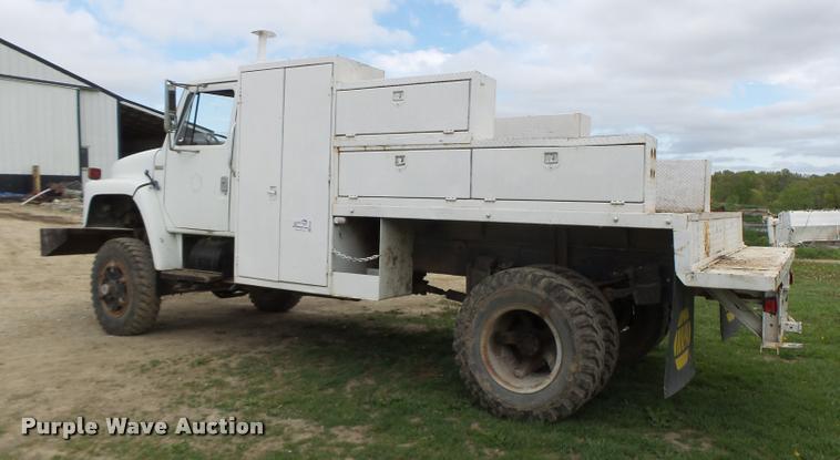 image for item DB1308 1980 International 1854 service truck