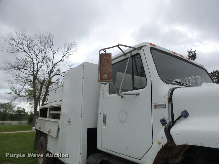 image for item DB1308 1980 International 1854 service truck