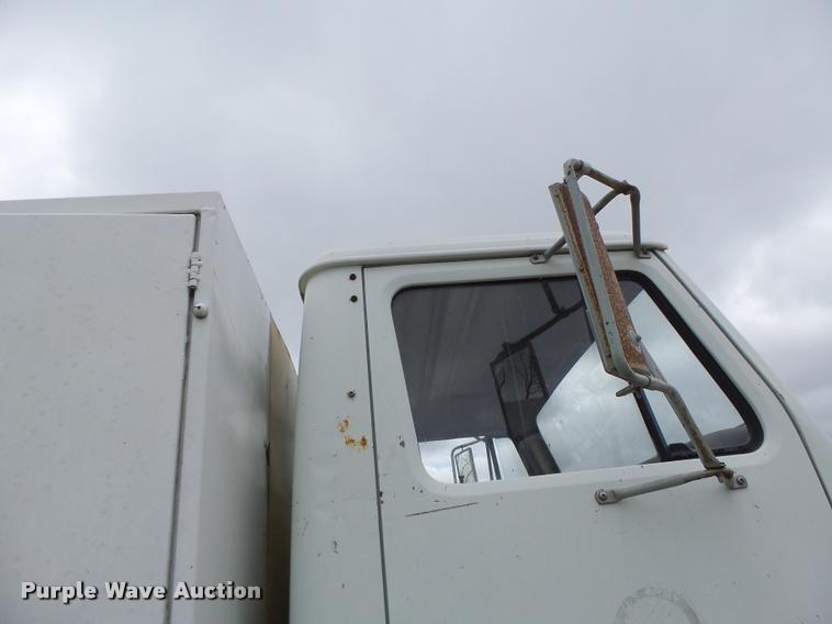 image for item DB1308 1980 International 1854 service truck