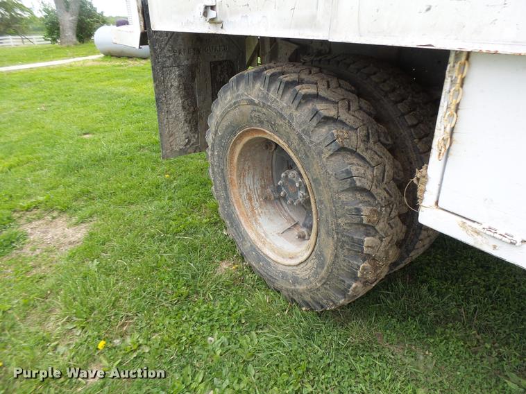 image for item DB1308 1980 International 1854 service truck