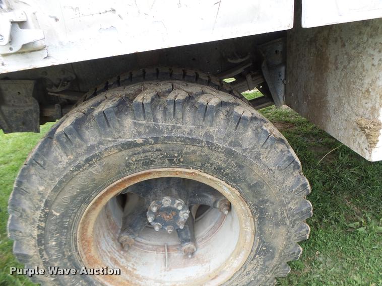 image for item DB1308 1980 International 1854 service truck