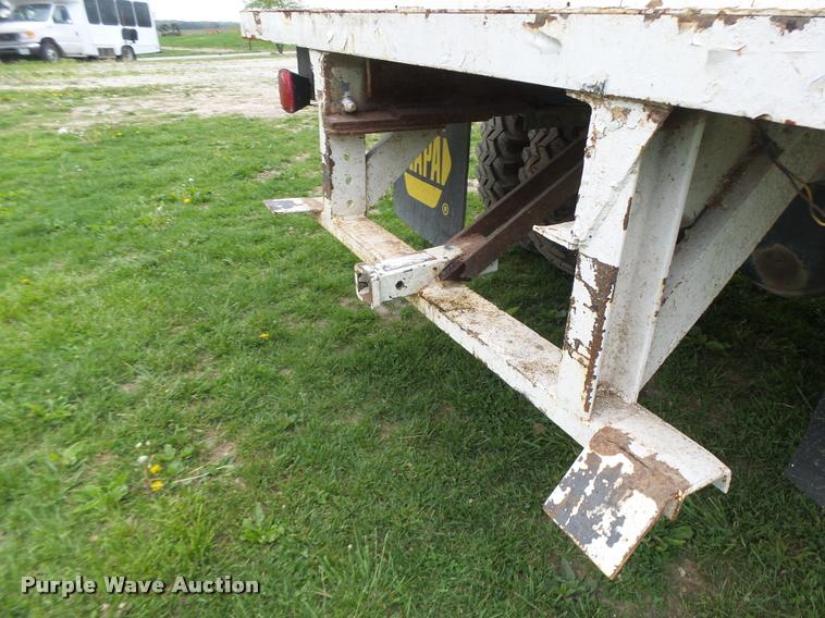 image for item DB1308 1980 International 1854 service truck