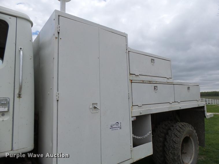 image for item DB1308 1980 International 1854 service truck