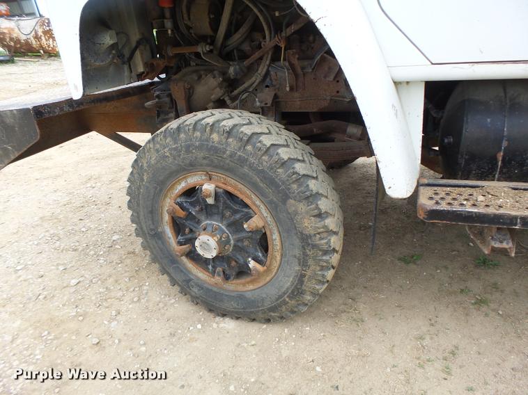 image for item DB1308 1980 International 1854 service truck