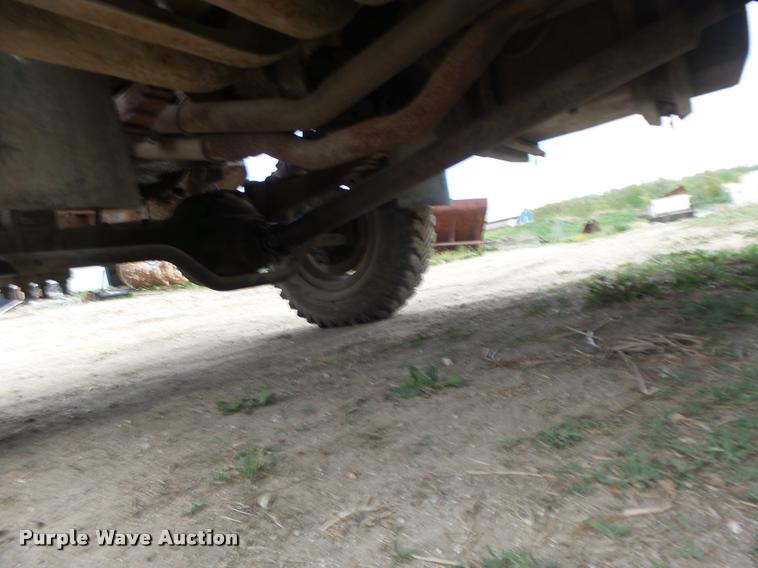 image for item DB1308 1980 International 1854 service truck