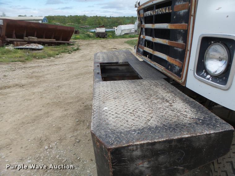 image for item DB1308 1980 International 1854 service truck