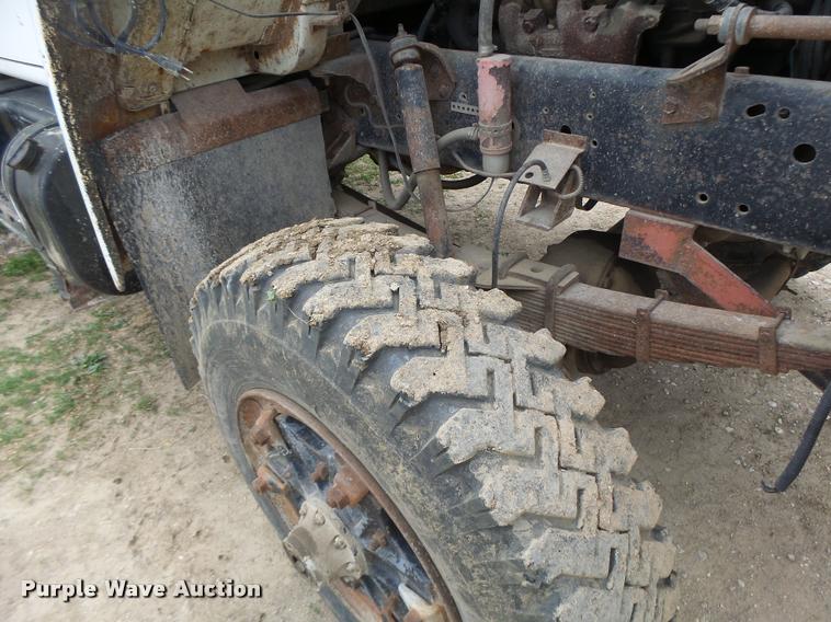 image for item DB1308 1980 International 1854 service truck