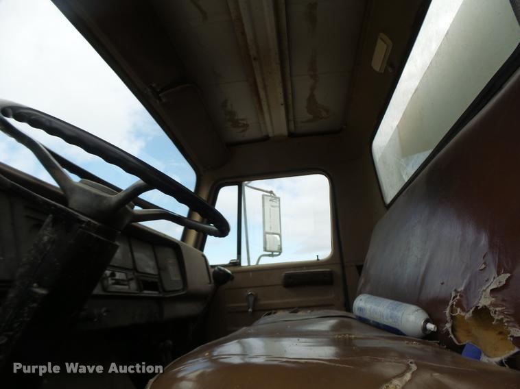 image for item DB1308 1980 International 1854 service truck