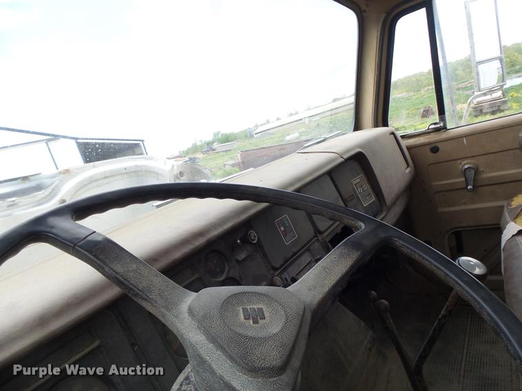 image for item DB1308 1980 International 1854 service truck