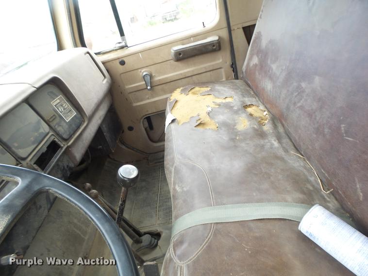 image for item DB1308 1980 International 1854 service truck